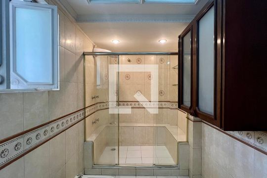Banheiro de apartamento para alugar com 2 quartos, 118m² em Alto de Pinheiros, São Paulo