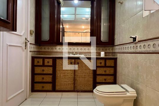 Banheiro de apartamento para alugar com 2 quartos, 118m² em Alto de Pinheiros, São Paulo