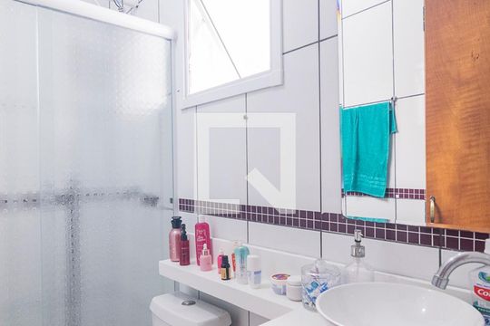 Banheiro de apartamento à venda com 2 quartos, 74m² em Jardim Las Vegas, Santo André
