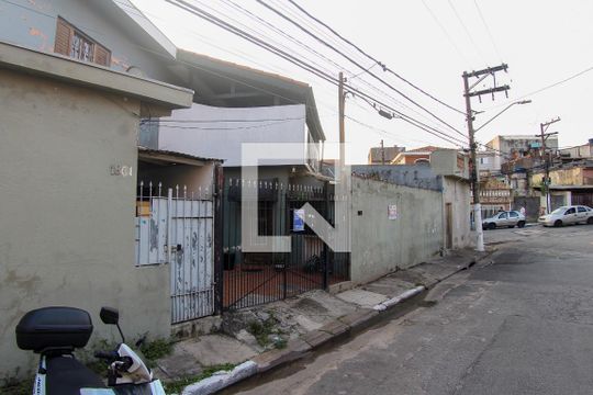 Fachada de casa à venda com 1 quarto, 213m² em Vila Virginia, São Paulo