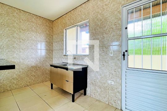 Cozinha de casa para alugar com 1 quarto, 40m² em Jardim Presidente Dutra, Guarulhos