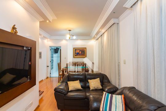 Sala de casa à venda com 5 quartos, 248m² em Vila Yolanda, Osasco