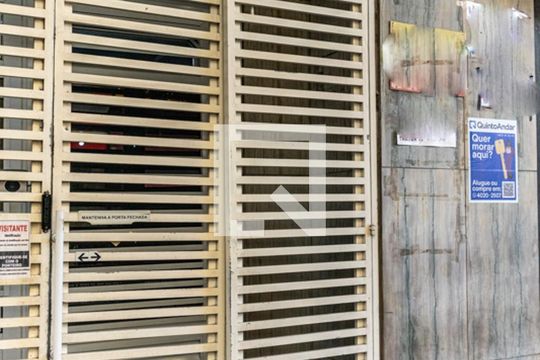 Portão de kitnet/studio à venda com 1 quarto, 37m² em Santa Ifigênia, São Paulo