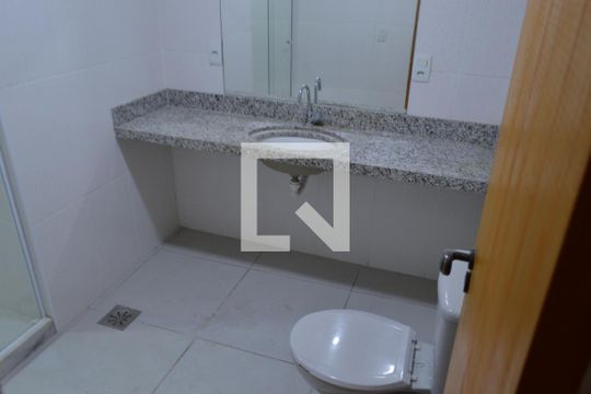 Banheiro da Suíte de casa de condomínio à venda com 4 quartos, 220m² em Taquara, Rio de Janeiro