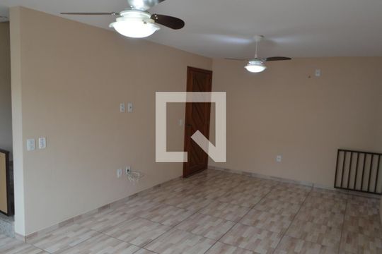 Sala 1 de casa de condomínio à venda com 4 quartos, 220m² em Taquara, Rio de Janeiro