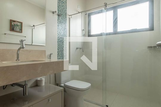 Banheiro Social de casa à venda com 4 quartos, 225m² em Bosque da Saúde, São Paulo