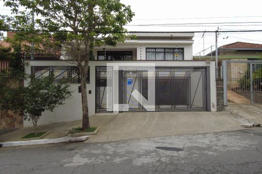 Fachada de casa à venda com 4 quartos, 225m² em Bosque da Saúde, São Paulo