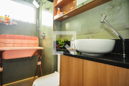Banheiro de apartamento à venda com 2 quartos, 49m² em Vila Andrade, São Paulo