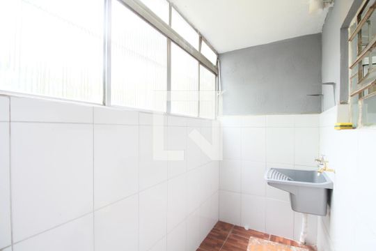 Área de Serviço de apartamento para alugar com 2 quartos, 48m² em Parque Pinheiros, Taboão da Serra