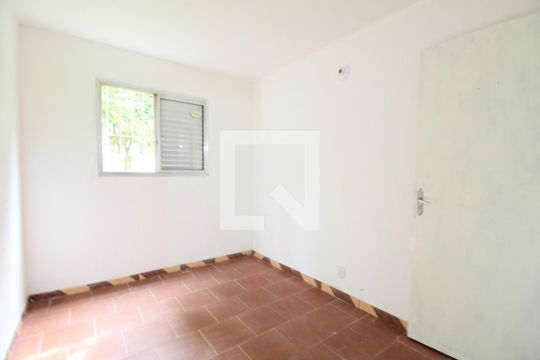 Quarto 2 de apartamento para alugar com 2 quartos, 48m² em Parque Pinheiros, Taboão da Serra