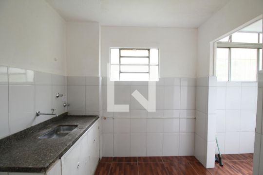 Cozinha de apartamento para alugar com 2 quartos, 48m² em Parque Pinheiros, Taboão da Serra
