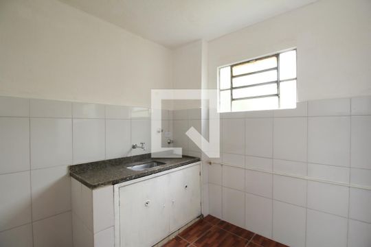 Cozinha de apartamento para alugar com 2 quartos, 48m² em Parque Pinheiros, Taboão da Serra