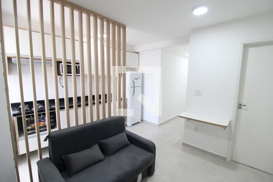 Sala / Cozinha de apartamento para alugar com 2 quartos, 40m² em Vila Paulicéia, São Paulo