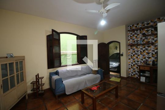 Sala de casa à venda com 3 quartos, 256m² em Penha, Rio de Janeiro