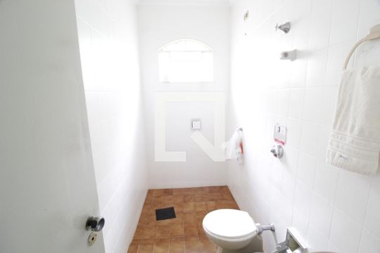 Banheiro 1 de casa para alugar com 7 quartos, 350m² em Brasil, Uberlândia