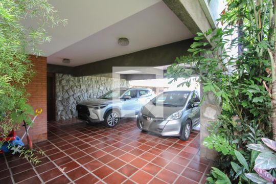 Garagem de casa à venda com 4 quartos, 2000m² em São Luiz, Belo Horizonte