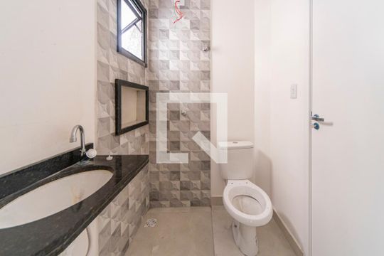 Banheiro Social e do Quarto 1 de apartamento à venda com 2 quartos, 92m² em Jardim Bela Vista, Santo André