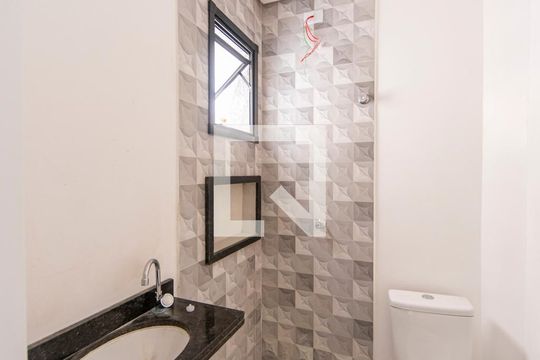 Banheiro Social e do Quarto 1 de apartamento à venda com 2 quartos, 92m² em Jardim Bela Vista, Santo André