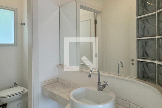 Lavabo de casa de condomínio para alugar com 5 quartos, 700m² em Residencial Zero (tambore), Santana de Parnaíba