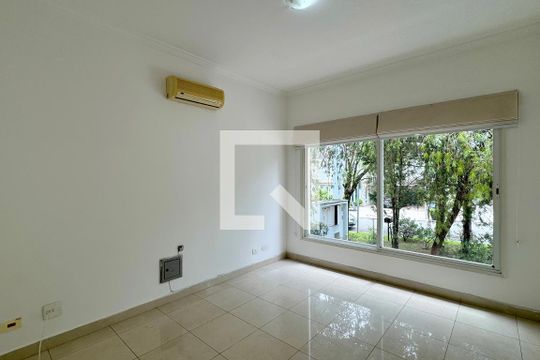 Escritório de casa de condomínio para alugar com 5 quartos, 700m² em Residencial Zero (tambore), Santana de Parnaíba