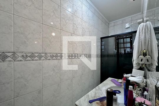 Banheiro Suíte 1 de casa à venda com 4 quartos, 290m² em Campo Belo, São Paulo