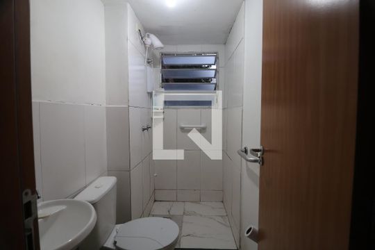 Banheiro de apartamento à venda com 2 quartos, 43m² em Igara, Canoas