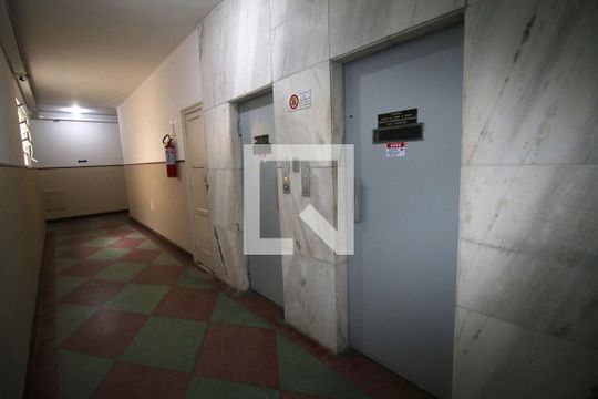 Área comum - Elevadores de apartamento para alugar com 1 quarto, 50m² em Bonsucesso, Rio de Janeiro