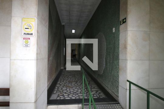 Corredor de Acesso de apartamento para alugar com 1 quarto, 50m² em Bonsucesso, Rio de Janeiro