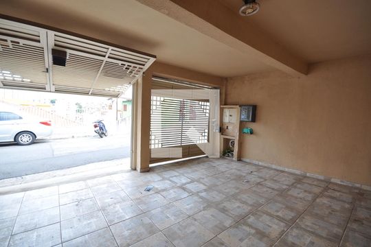 Garagem de casa à venda com 3 quartos, 180m² em Vila Mazzei, São Paulo