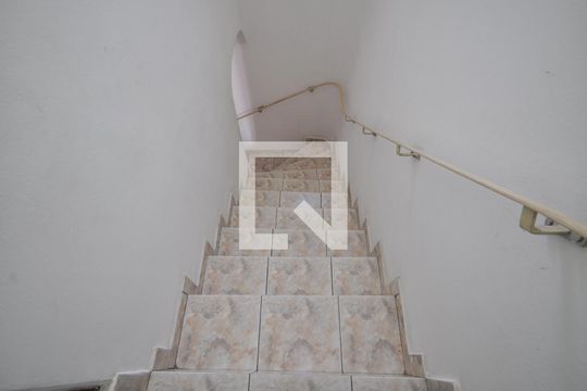 Escada de casa à venda com 3 quartos, 180m² em Vila Mazzei, São Paulo
