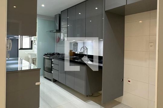 Cozinha de apartamento à venda com 3 quartos, 116m² em Empresarial 18 do Forte, Barueri