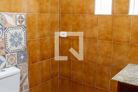 Banheiro de casa à venda com 3 quartos, 200m² em Umuarama, Osasco