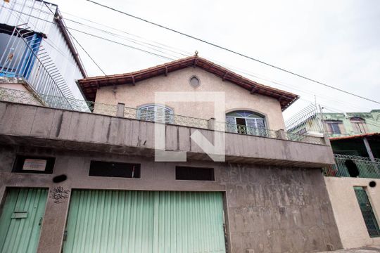 Fachada de casa à venda com 2 quartos, 220m² em Centro, Belo Horizonte