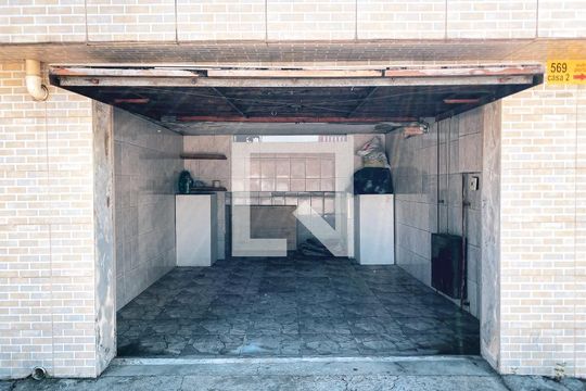 Garagem de casa à venda com 6 quartos, 200m² em Vila Pirajussara, São Paulo