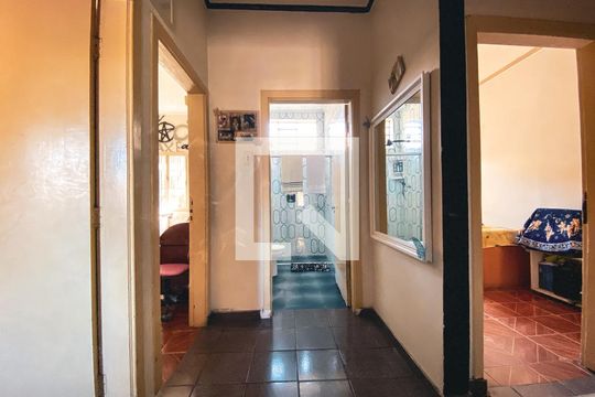 Corredor de casa à venda com 6 quartos, 200m² em Vila Pirajussara, São Paulo