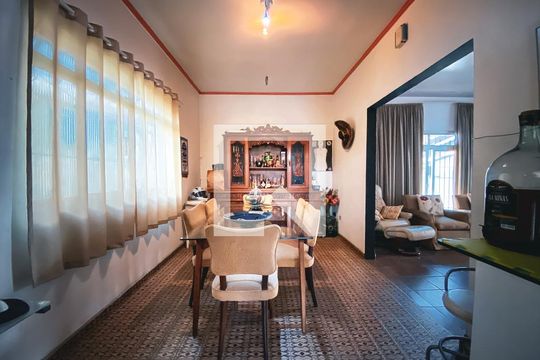 Sala de casa à venda com 6 quartos, 200m² em Vila Pirajussara, São Paulo