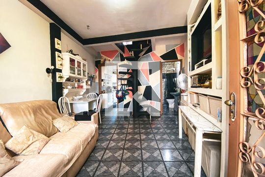 Sala de casa à venda com 6 quartos, 200m² em Vila Pirajussara, São Paulo