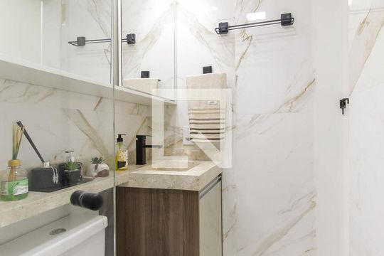 Banheiro de apartamento à venda com 2 quartos, 32m² em Itaquera, São Paulo