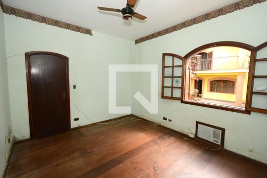 Suíte 1 de casa para alugar com 5 quartos, 600m² em Capela do Socorro, São Paulo