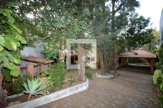 Garagem de casa para alugar com 5 quartos, 600m² em Capela do Socorro, São Paulo