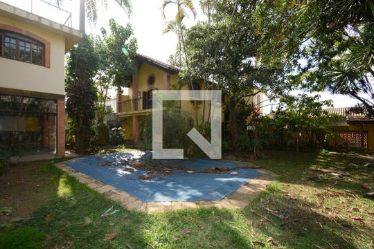 Quintal de casa para alugar com 5 quartos, 600m² em Capela do Socorro, São Paulo