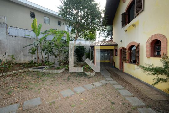 Quintal de casa para alugar com 5 quartos, 600m² em Capela do Socorro, São Paulo