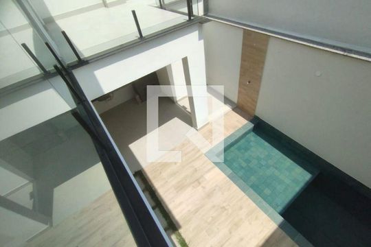 Casa à venda com 3 quartos, 203m² em Camboinhas, Niterói