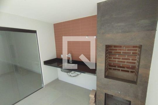 Casa à venda com 3 quartos, 203m² em Camboinhas, Niterói