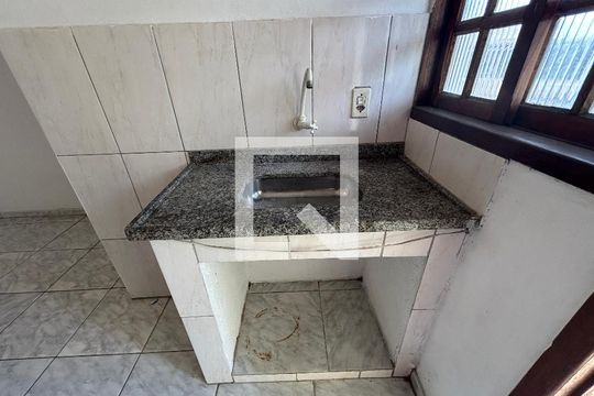 Sala/Cozinha/Quarto de kitnet/studio para alugar com 1 quarto, 24m² em Vila Valqueire, Rio de Janeiro