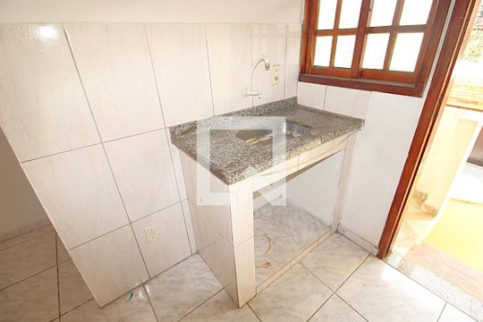 Sala/Cozinha/Quarto de kitnet/studio para alugar com 1 quarto, 24m² em Vila Valqueire, Rio de Janeiro