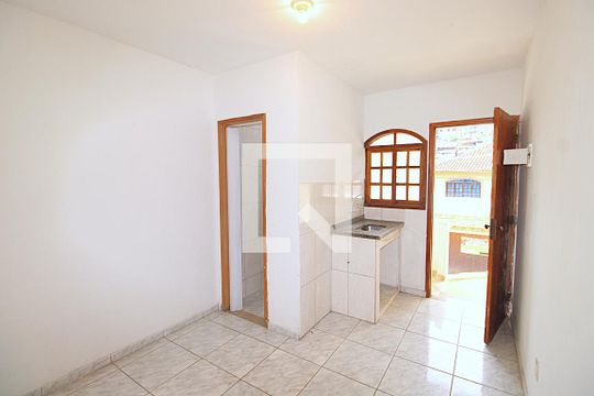 Sala/Cozinha/Quarto de kitnet/studio para alugar com 1 quarto, 24m² em Vila Valqueire, Rio de Janeiro