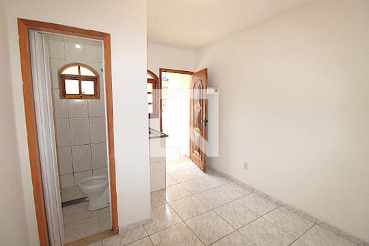 Sala/Cozinha/Quarto de kitnet/studio para alugar com 1 quarto, 24m² em Vila Valqueire, Rio de Janeiro