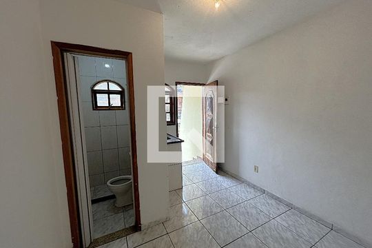 Sala/Cozinha/Quarto de kitnet/studio para alugar com 1 quarto, 24m² em Vila Valqueire, Rio de Janeiro