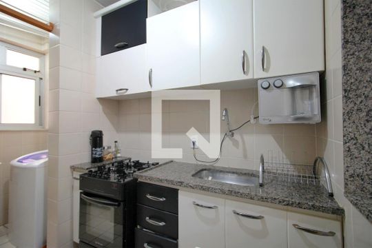 Cozinha de apartamento para alugar com 2 quartos, 63m² em Sagrada Família, Belo Horizonte